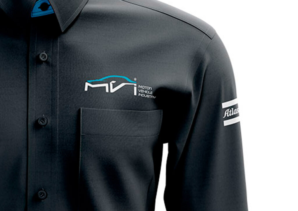 Camisa corporativa do Programa MVI Motor Vehicle Industry. Parte integrante do Manual de Linguagem da Marca desenvolvido pela Ópera Criativa para a Atlas Copco Brasil.