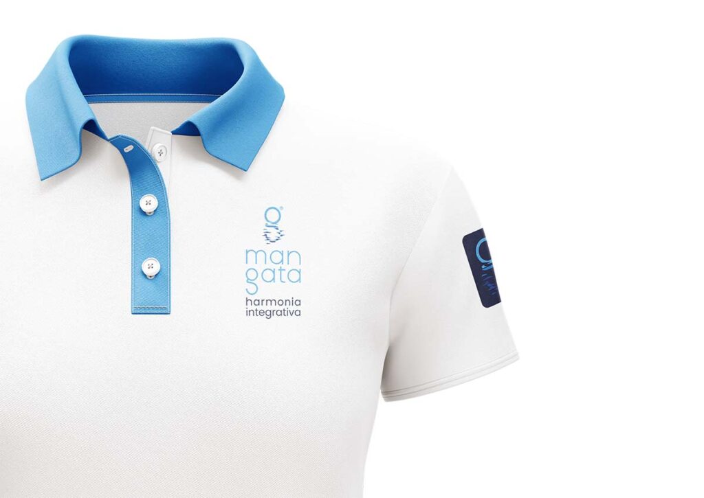 Camisa tipo polo funcional Mangata. Parte do Manual de Linguagem de Marca desenvolvido pela Ópera Criativa.