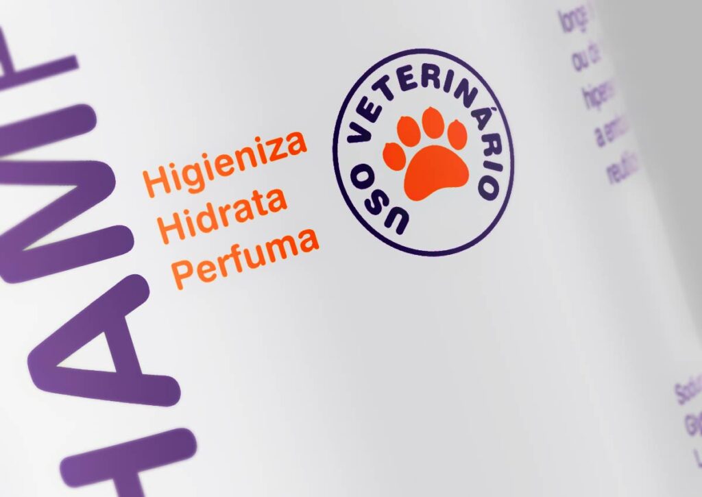 Detalhe do selo "Uso Veterinário" criado pela Ópera para constar das embalagens de shampoos Fluffy Pets.