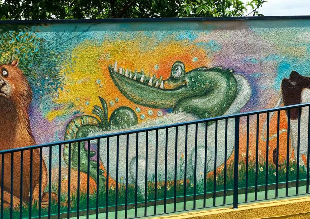 Jacaré Tomando Banho, na rampa de acesso ao Playground, Ópera Criativa, Linguagem de Marca