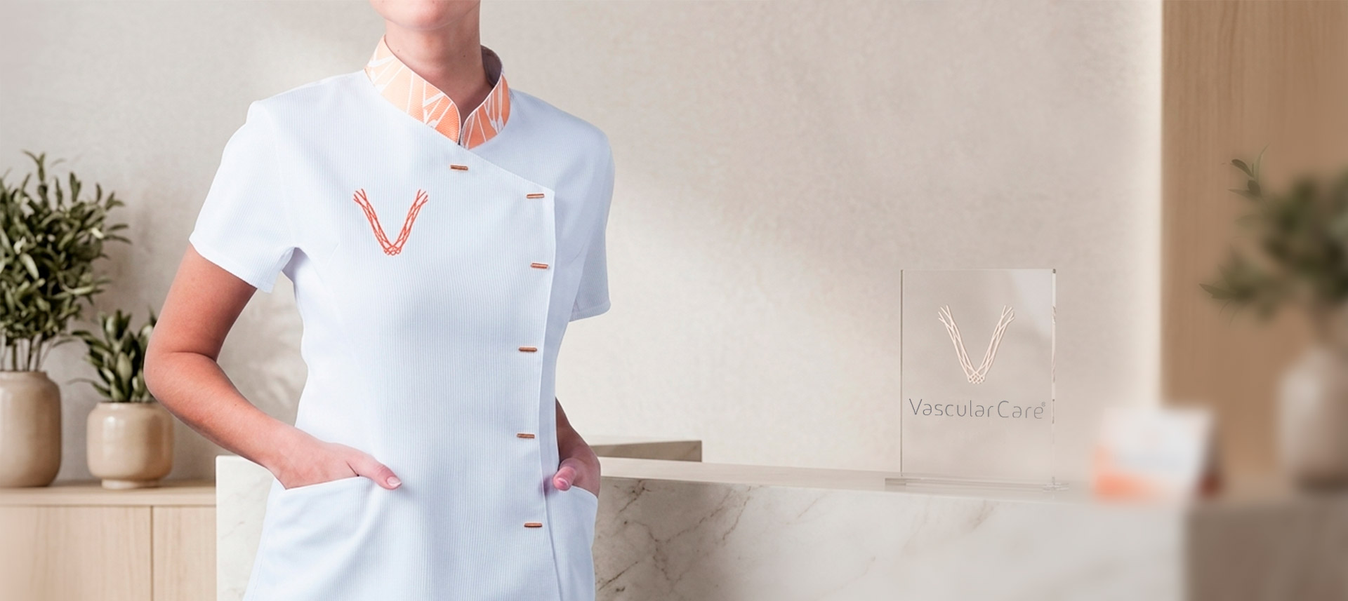 Jaleco de atendimento, criado pela Ópera Criativa como parte do projeto de identidade visual da marca Vascular Care de Florianópolis SC