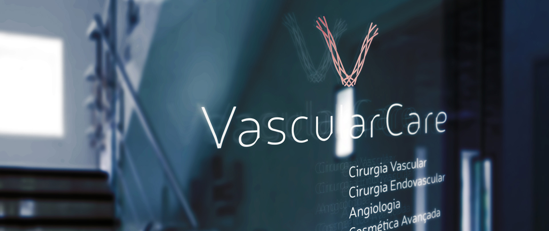 Logotipo Vascular Care aplicado sobre vidro